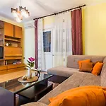 Pula Apartment アパート プーラ