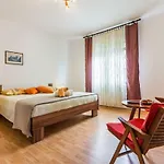 アパート Pula Apartment