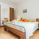 アパート Pula Apartment