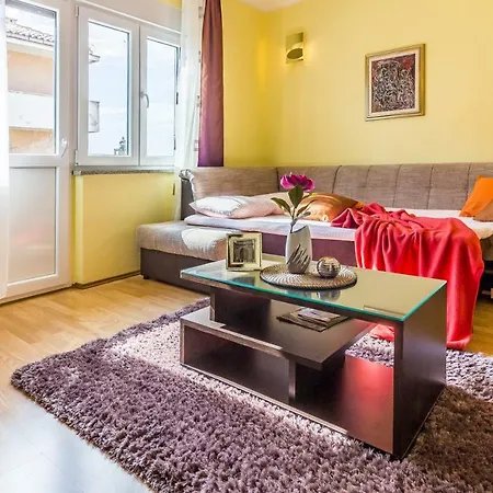 Pula Apartment * プーラ